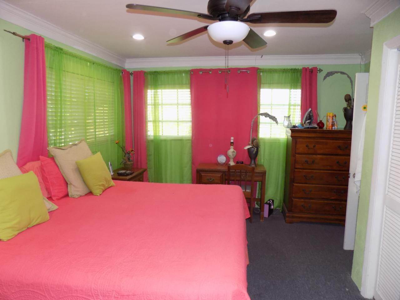 16. Single Family Homes 为 租房 在 Coral Lakes, 科勒尔港, 新普罗维登斯/拿骚 巴哈马