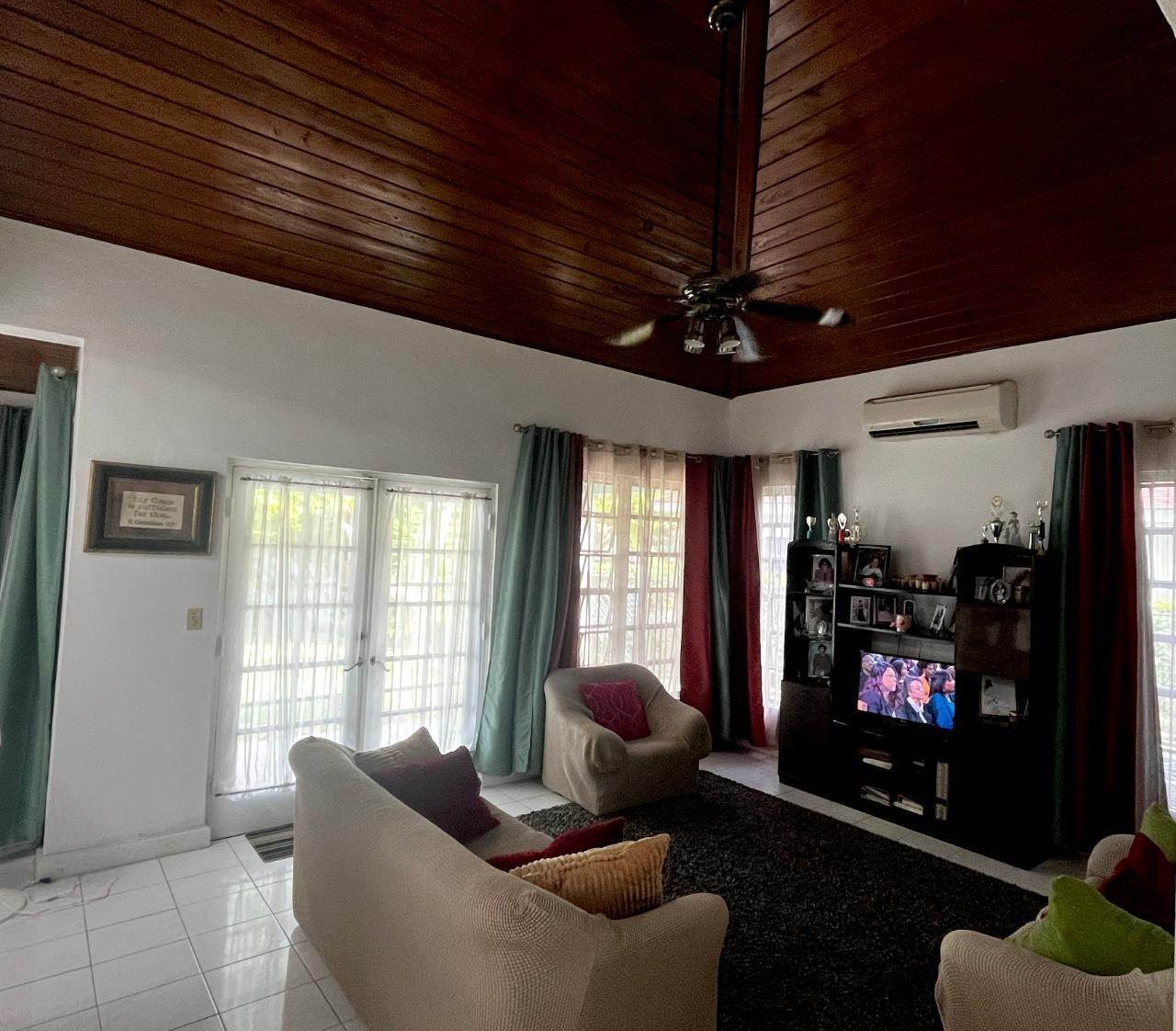 3. Single Family Homes por un Venta en Westward Villas, Cable Beach, Nueva Providencia / Nassau Bahamas